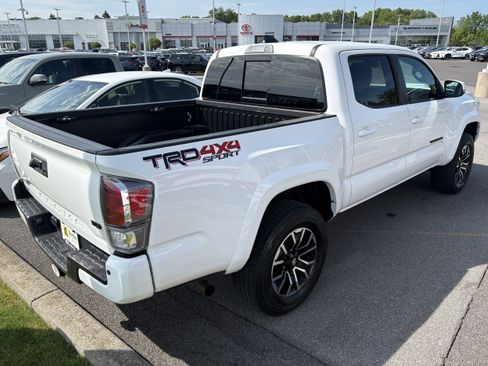 Used 2023 Toyota Tacoma TRD Sport w/ TRD Premium Sport Package AWD/4WD image 6