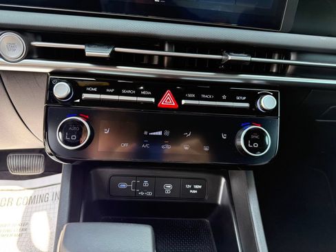 Certified 2025 Hyundai Santa Cruz SEL FWD image 19