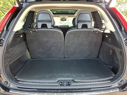 Used 2024 Volvo XC90 T8 Plus w/ Protection Package Premier AWD/4WD image 32