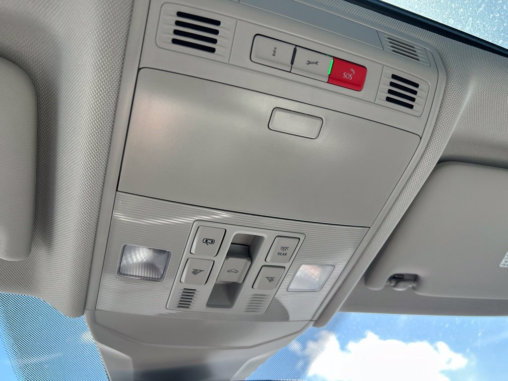 Used 2024 Volkswagen Jetta SE w/ Panoramic Sunroof Package FWD image 39