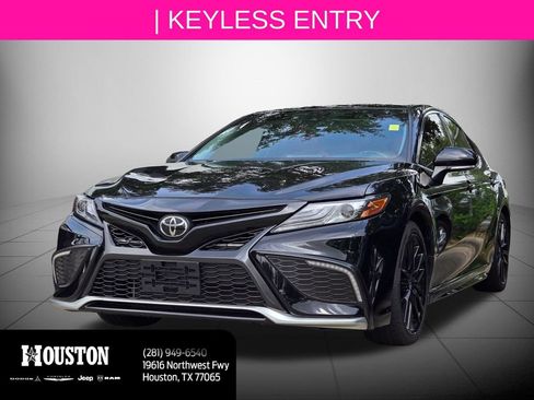 Used 2022 Toyota Camry XSE FWD image 4