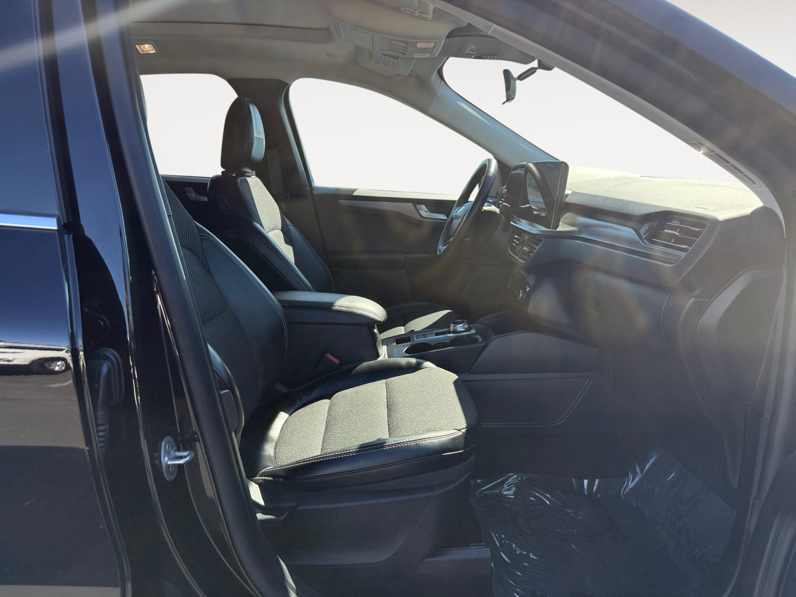 Certified 2025 Ford Escape SE w/ Class II Trailer Tow Package FWD image 19