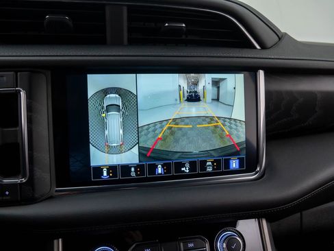 Used 2023 GMC Yukon XL Denali image 30