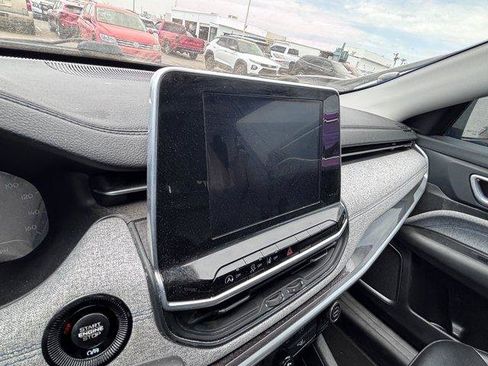 Used 2022 Jeep Compass Latitude FWD image 10