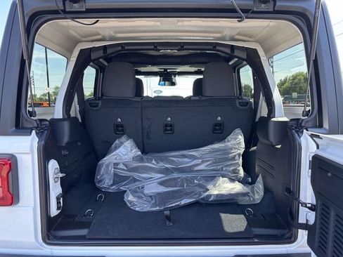 New 2026 Jeep Wrangler Unlimited Rubicon AWD/4WD image 33