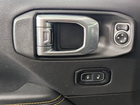 Used 2025 Jeep Wrangler Sahara image 14