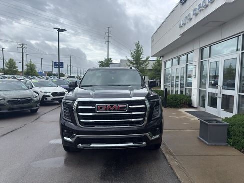 Used 2025 GMC Yukon Elevation w/ Technology Package AWD/4WD image 8