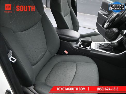 Used 2021 Toyota RAV4 XLE w/ Convenience Package image 27