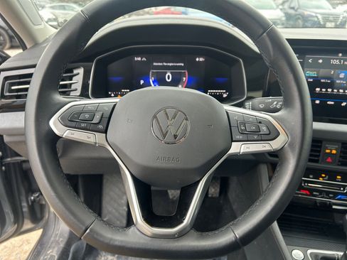 Used 2025 Volkswagen Jetta SE image 29