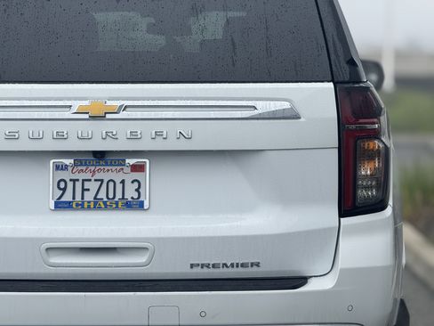 Certified 2023 Chevrolet Suburban Premier image 7