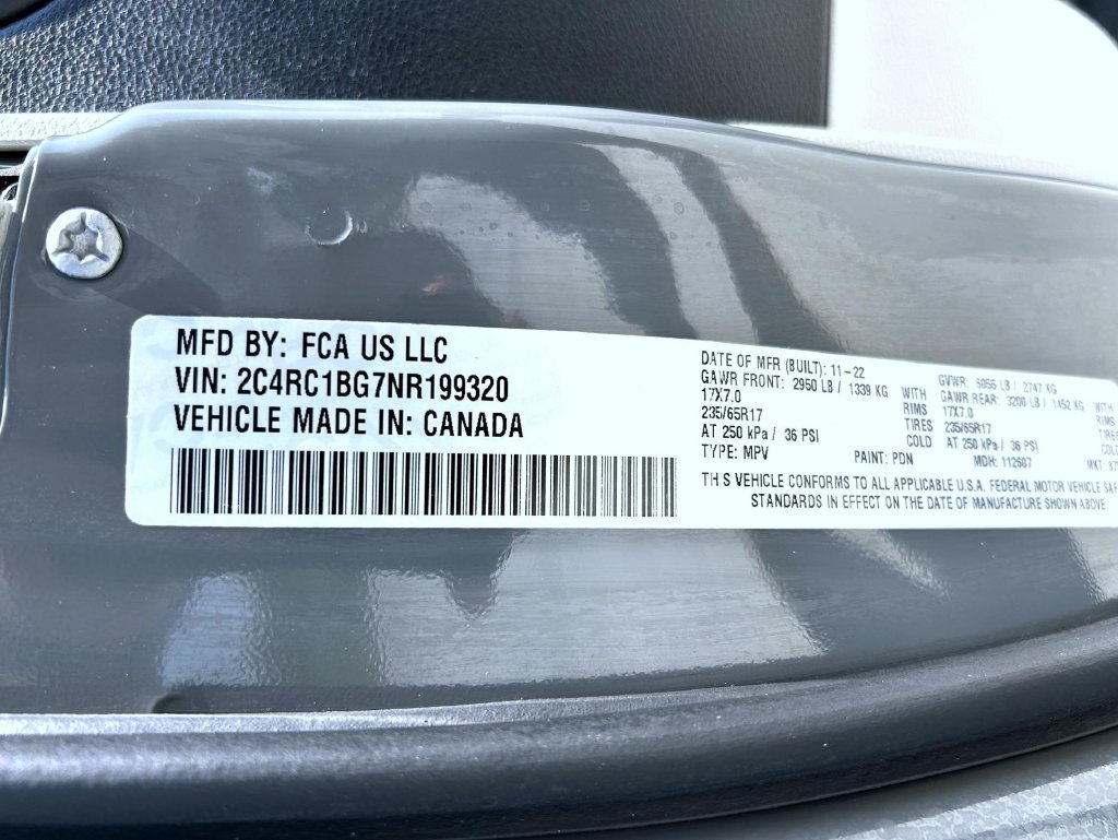 Used 2022 Chrysler Pacifica Touring-L FWD image 26