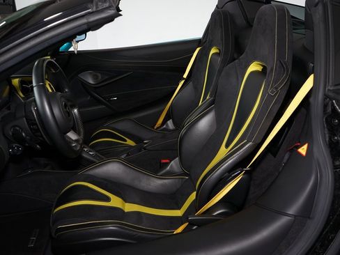 Used 2022 McLaren 720S Spider image 16