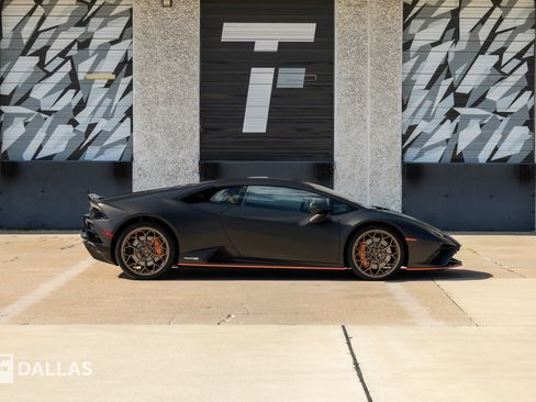 Used 2022 Lamborghini Huracan EVO RWD image 17