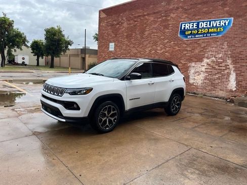 Used 2025 Jeep Compass Limited AWD/4WD image 3