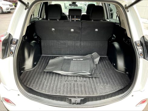 Used 2018 Toyota RAV4 XLE AWD/4WD image 36
