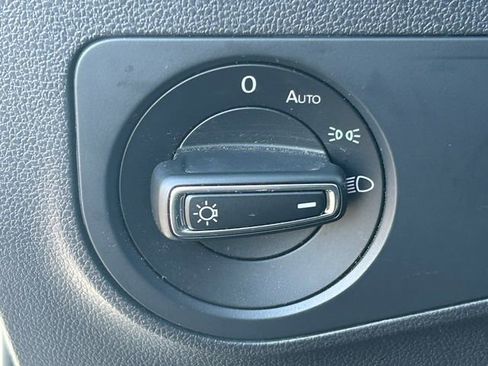 Used 2018 Volkswagen Tiguan SE w/ Panoramic Sunroof Package AWD/4WD image 25