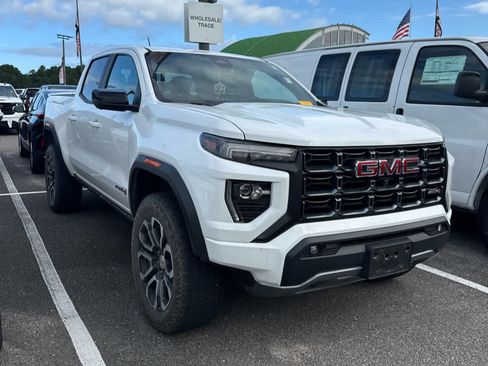 Used 2023 GMC Canyon AT4 w/ AT4 Premium Package AWD/4WD image 3