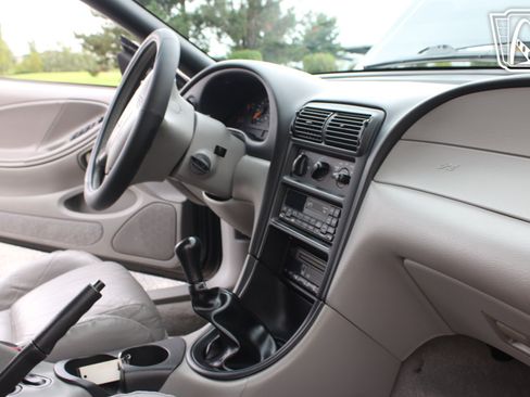 Used 1998 Ford Mustang GT RWD image 16