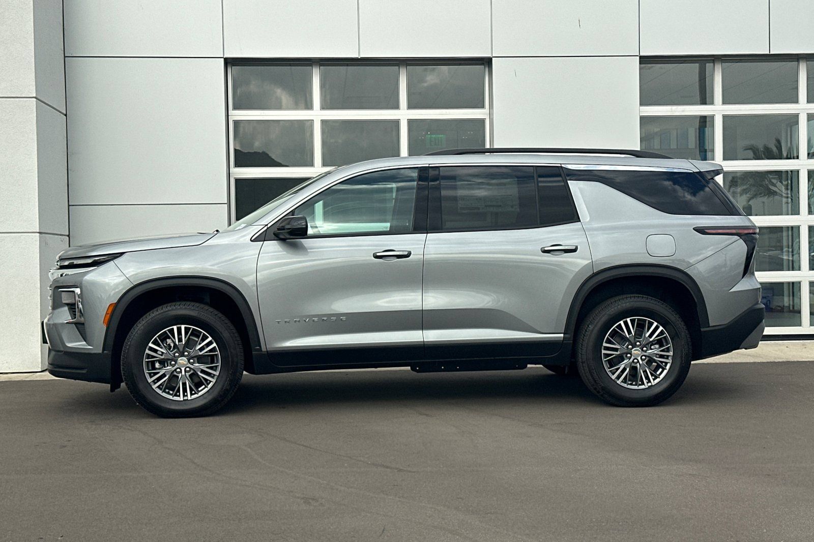 New 2026 Chevrolet Traverse LT w/ LPO, Floor Liner Package FWD image 7