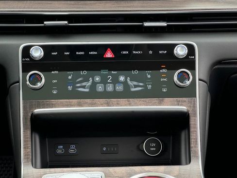 Certified 2025 Genesis GV80 3.5T Advanced image 11