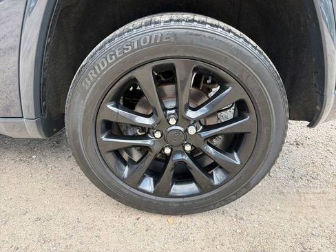 Used 2017 Jeep Grand Cherokee Altitude AWD/4WD image 29
