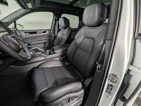 New 2026 Porsche Cayenne GTS image 5