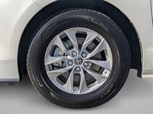 Used 2024 Toyota Sienna XLE image 23