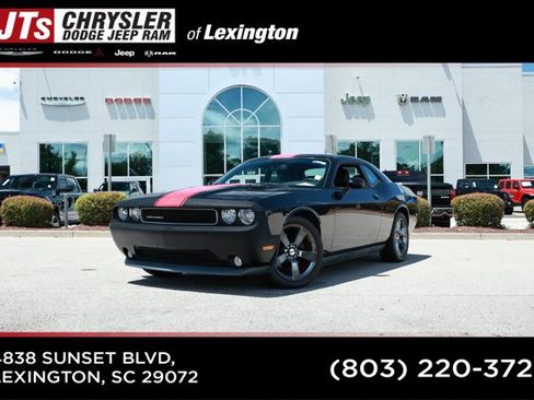 Used 2014 Dodge Challenger SXT RWD image 1