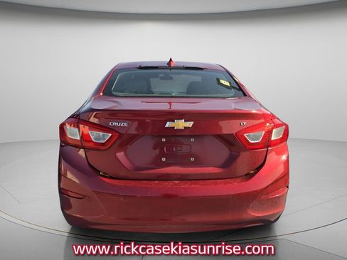Used 2017 Chevrolet Cruze LT w/ Convenience Package FWD image 5