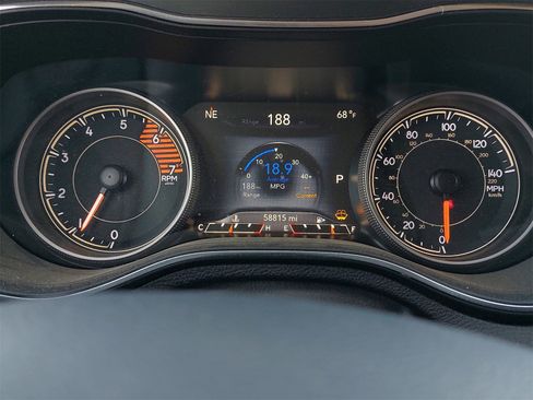 Used 2019 Jeep Cherokee Limited image 9