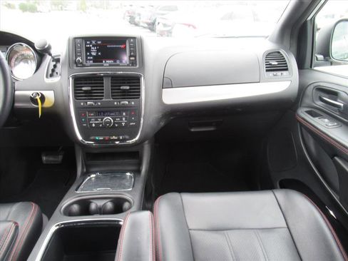 Used 2017 Dodge Grand Caravan GT image 14