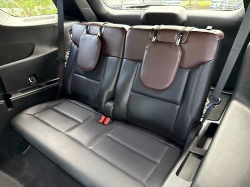 Used 2020 Ford Explorer Platinum w/ Premium Technology Package AWD/4WD image 26