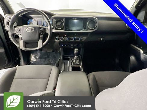 Used 2018 Toyota Tacoma TRD Sport w/ Technology Package image 7
