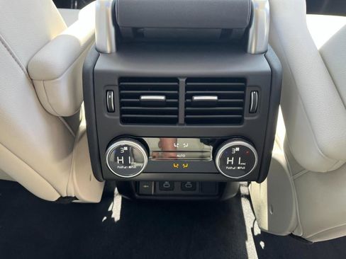 Used 2025 Land Rover Discovery S image 18