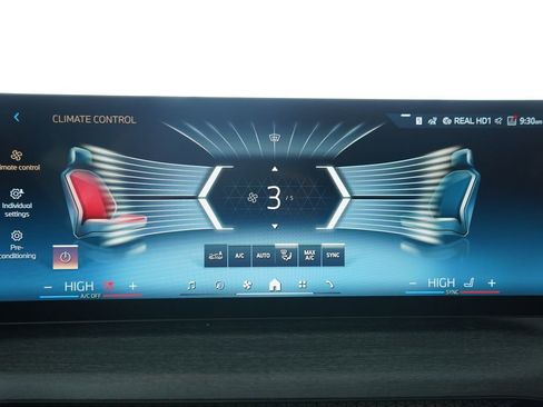 New 2026 BMW 330i Sedan w/ M Sport Package image 18