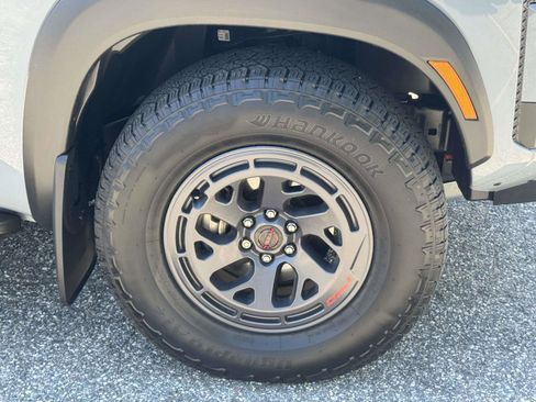 Used 2025 Nissan Frontier PRO-4X AWD/4WD image 8