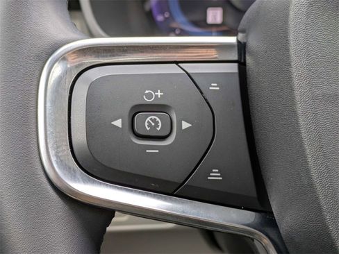 Used 2023 Volvo XC40 B5 Ultimate image 33