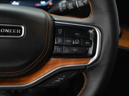 Used 2025 Jeep Grand Wagoneer Series III AWD/4WD image 34