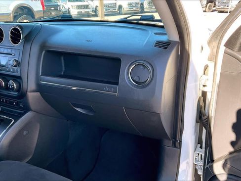 Used 2012 Jeep Patriot Latitude w/ Altitude Pkg image 17