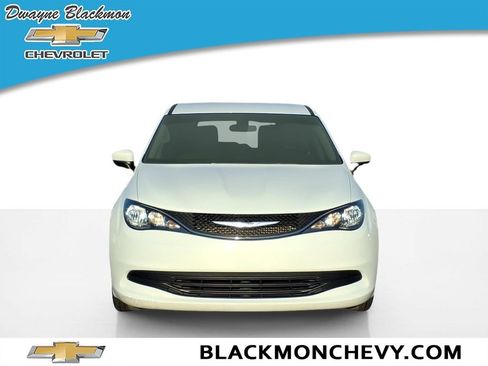 Used 2020 Chrysler Voyager LX w/ Cold Weather Group FWD image 8