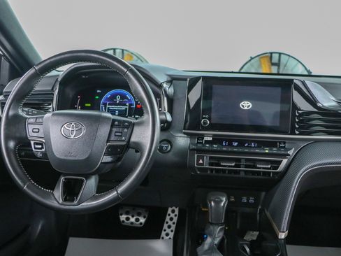 Used 2025 Toyota Camry SE FWD image 17