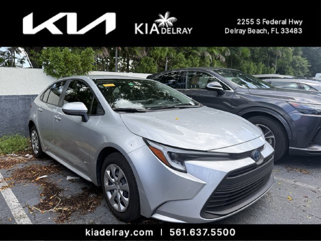 Used 2025 Toyota Corolla LE FWD image 6