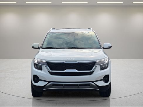 Used 2022 Kia Seltos EX AWD/4WD image 2
