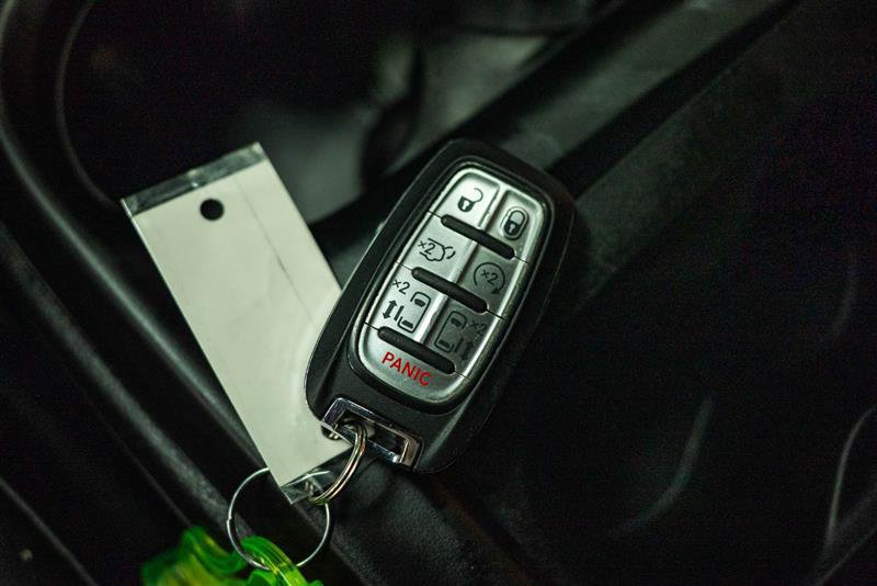 Used 2025 Chrysler Pacifica Select FWD image 22