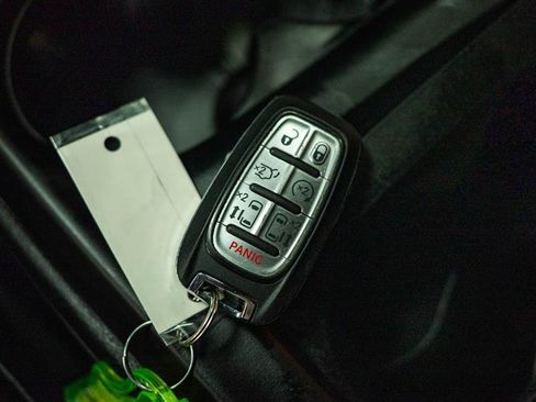 Used 2025 Chrysler Pacifica Select FWD image 22