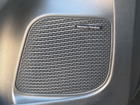 Used 2022 Chrysler Pacifica Limited w/ S Appearance Package image 39