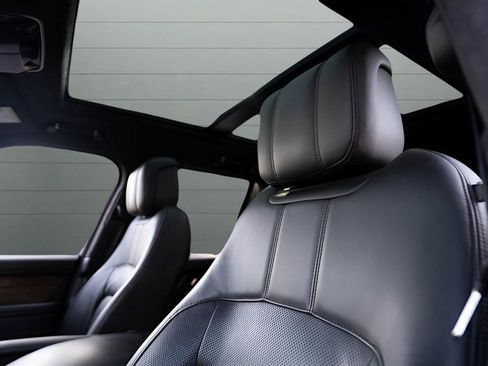 Used 2020 Land Rover Range Rover HSE image 13