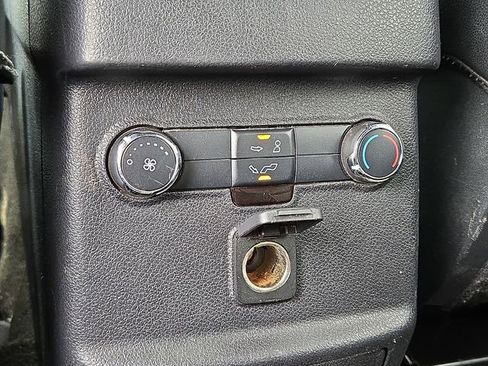 Used 2018 Ford Explorer XLT w/ Equipment Group 202A image 20