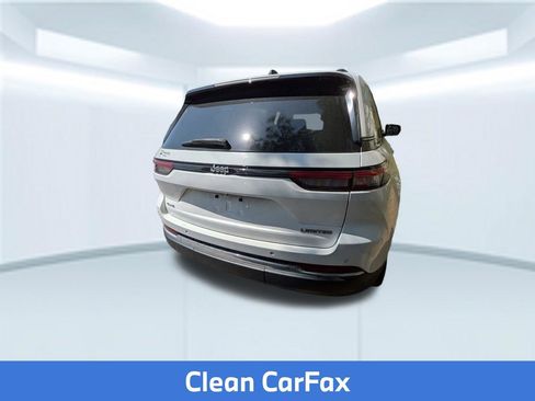 Used 2023 Jeep Grand Cherokee Limited image 5