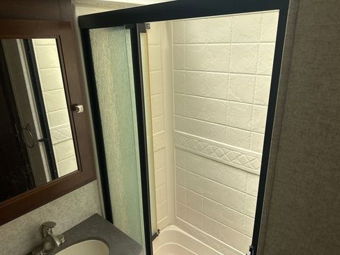 Used 2017 Ford E-450 and Econoline 450 Super Duty w/ Motorhome Prep Package image 64